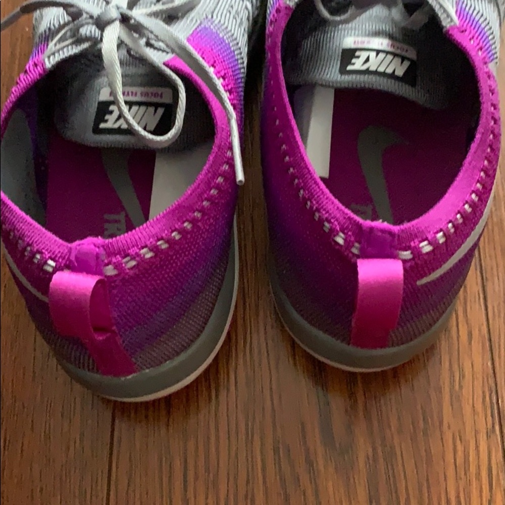 Nike Sneakers... Size 8 1/2 - Picture 10 of 15